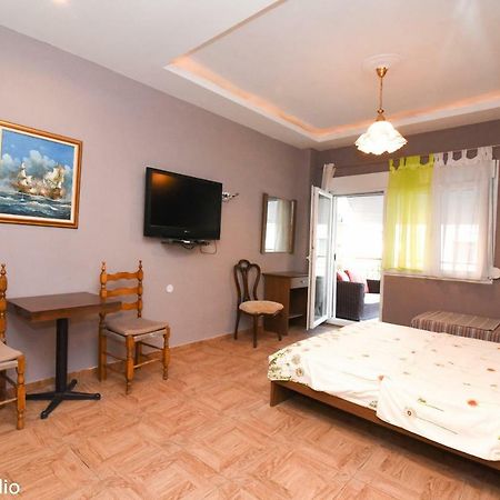 Menios Apartments And Studios Nea Kallikrateia Buitenkant foto